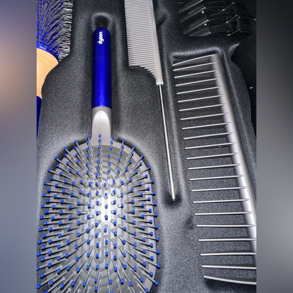 Dyson Professional Stylist Brush Kit - Picture 8 of 13